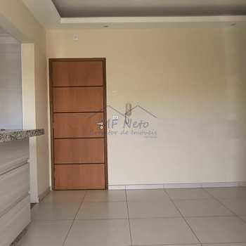 Apartamento em Pirassununga, bairro Jardim Europa