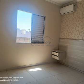 Apartamento em Pirassununga, bairro Jardim Europa