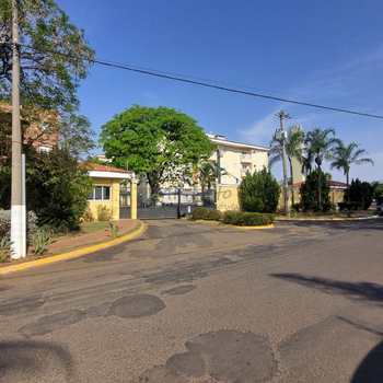 Apartamento em Pirassununga, bairro Jardim Europa