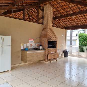 Apartamento em Pirassununga, bairro Vila Santa Terezinha