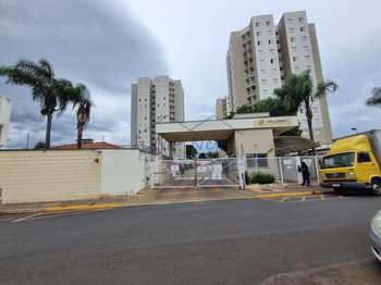 Apartamento, código 10133704 em Pirassununga, bairro Vila Santa Terezinha