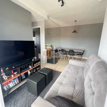 Apartamento em Sorocaba, bairro Parque Três Meninos
