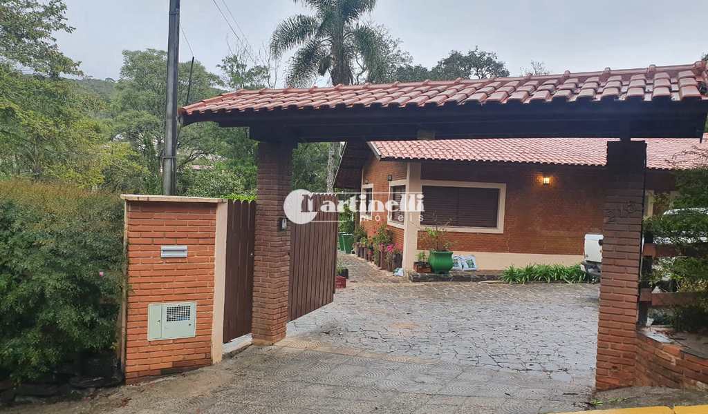 Casa em Santo Antônio do Pinhal, bairro Centro
