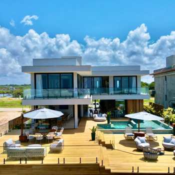 Casa em Camaçari, bairro Guarajuba (Monte Gordo)