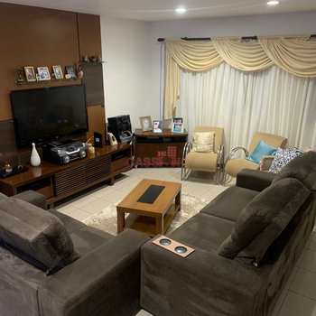 Sobrado em Cubatão, bairro Vila Ponte Nova