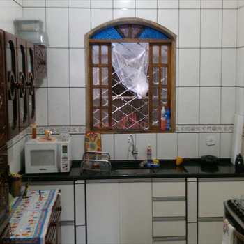 Sobrado em Cubatão, bairro Vila São José