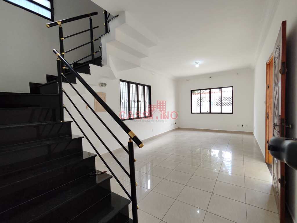 Sobrado em Cubatão, no bairro Vila Nova