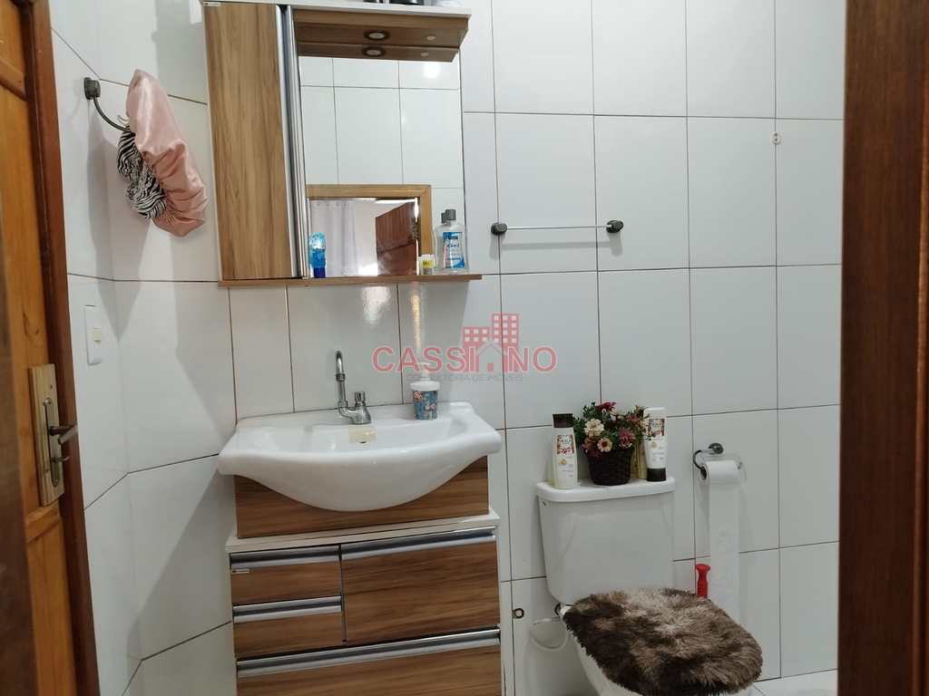 Casa em Cubatão, no bairro Vila São José