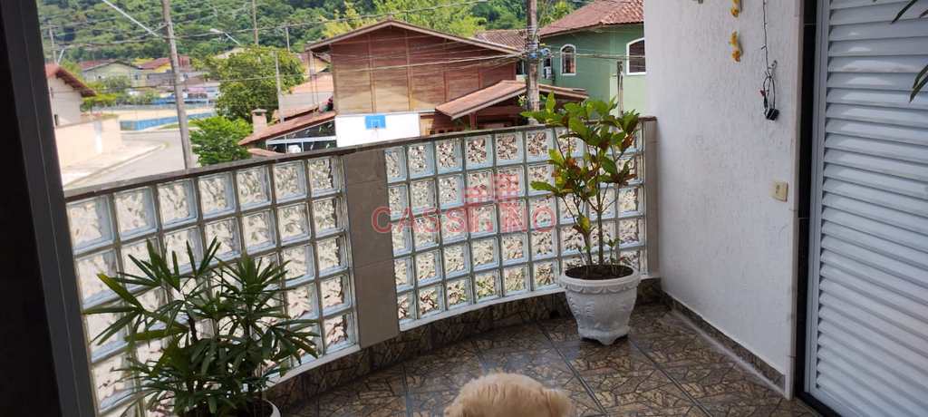 Sobrado em Cubatão, no bairro Vale Verde
