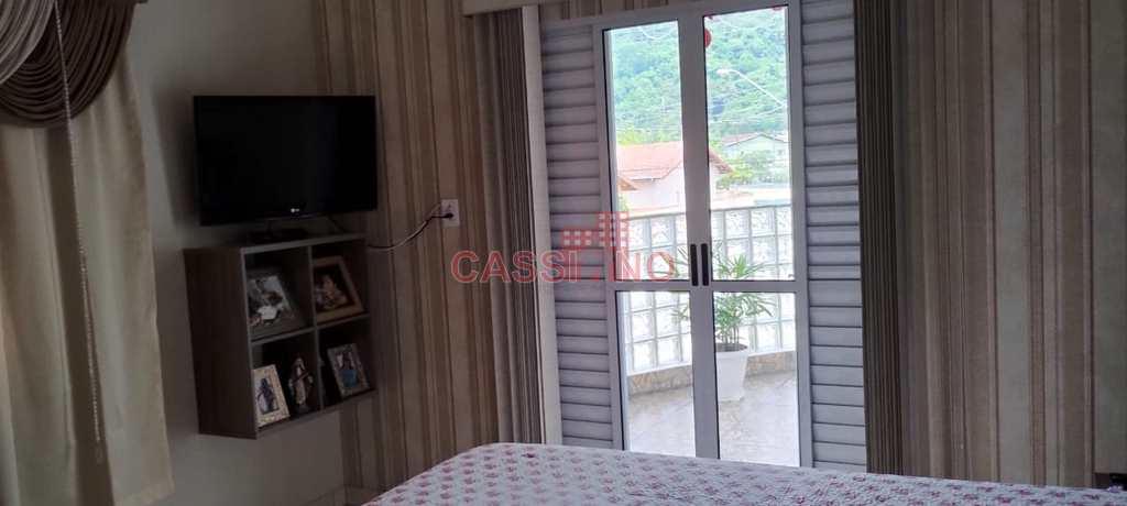 Sobrado em Cubatão, no bairro Vale Verde