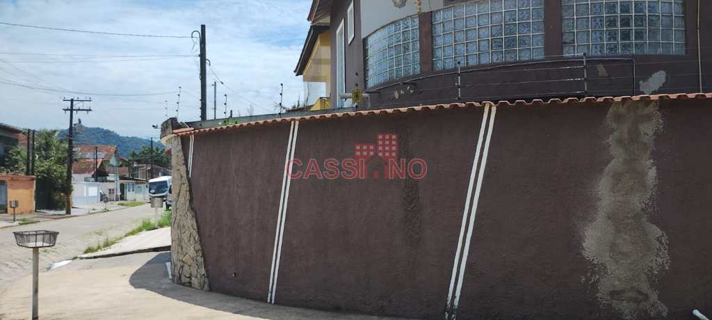 Sobrado em Cubatão, no bairro Vale Verde