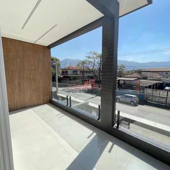 Casa em Cubatão, bairro Jardim Casqueiro