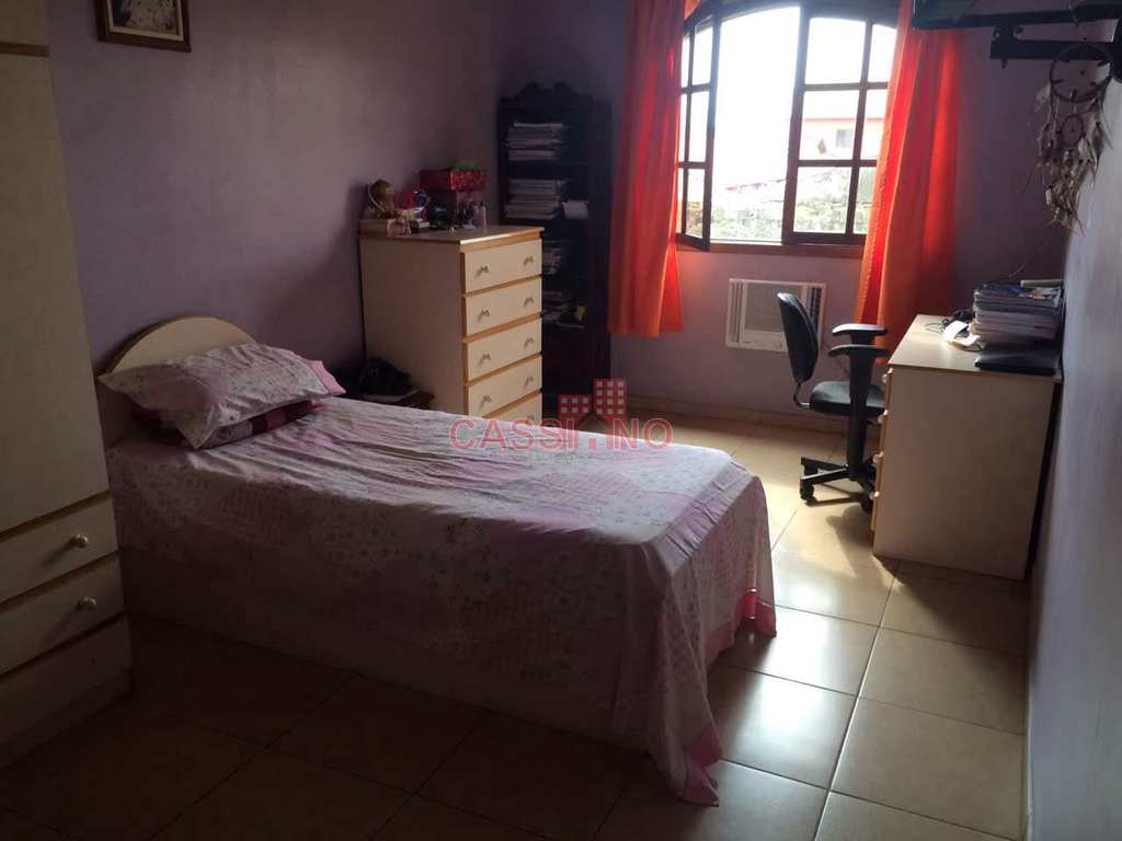 Sobrado em Cubatão, no bairro Parque São Luis