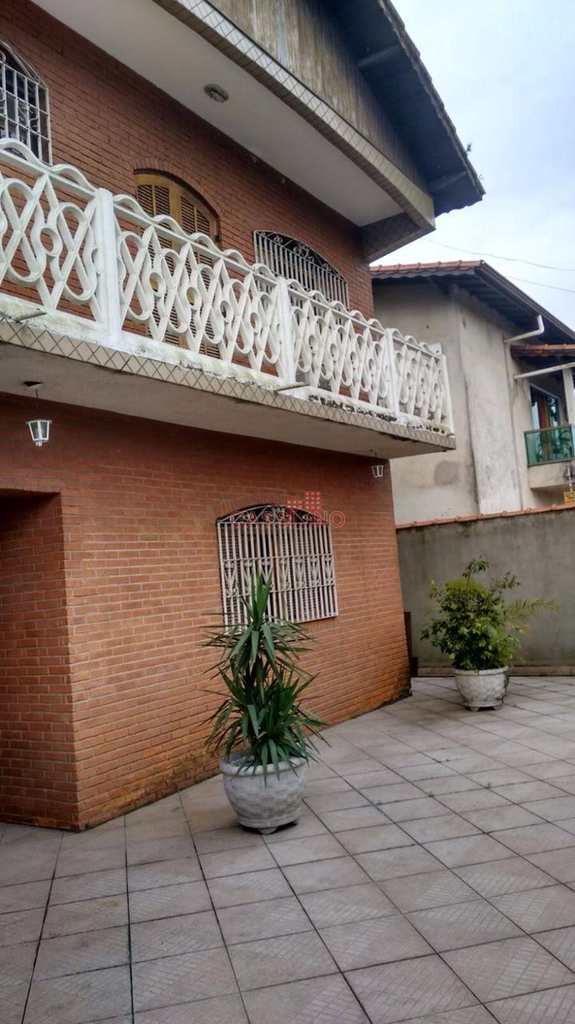 Sobrado em Cubatão, no bairro Parque São Luis