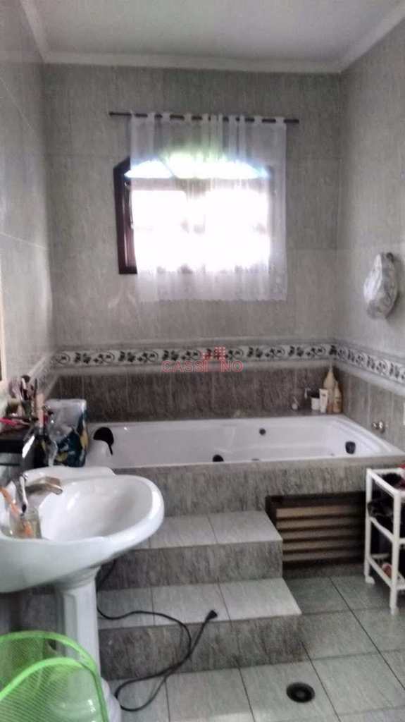 Sobrado em Cubatão, no bairro Parque São Luis