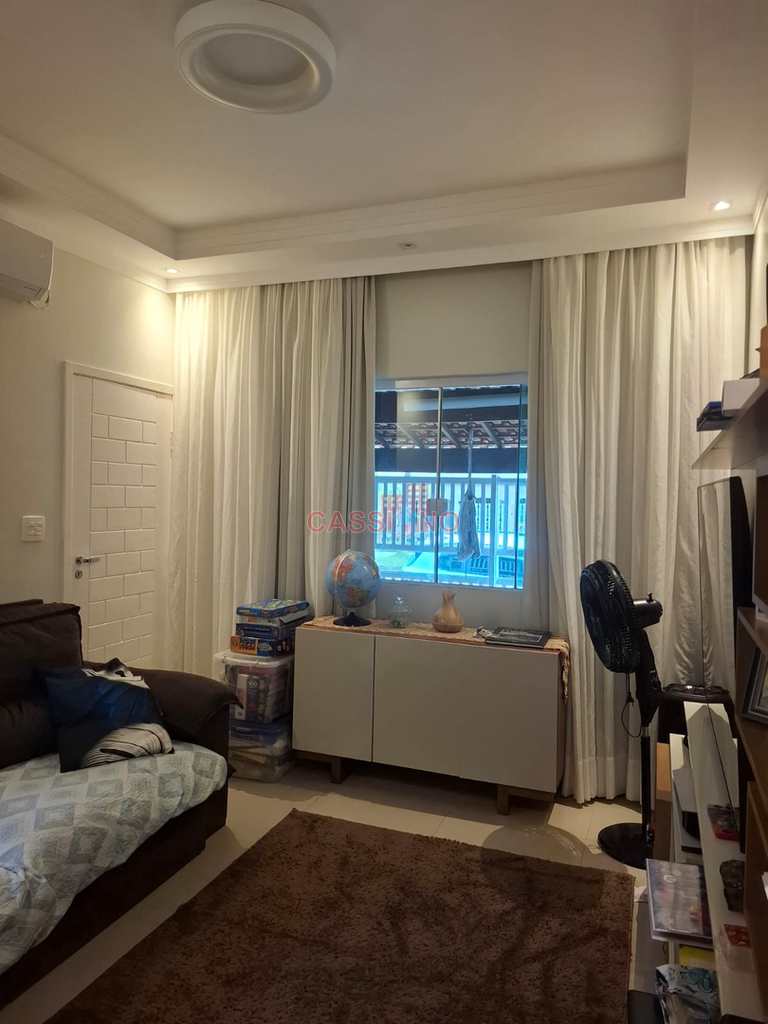 Casa em Cubatão, no bairro Vale Verde