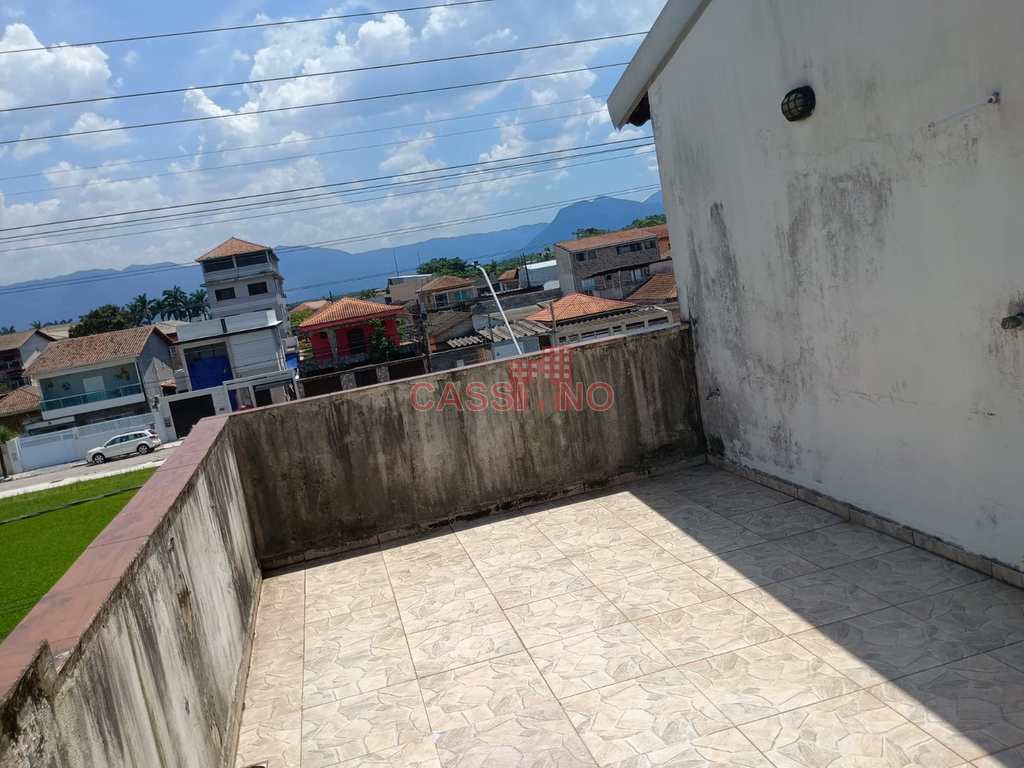 Casa em Cubatão, no bairro Jardim Casqueiro