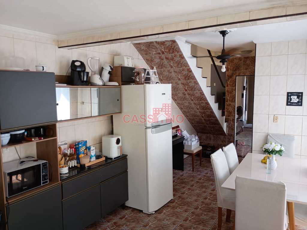 Sobrado em Cubatão, no bairro Vila Nova