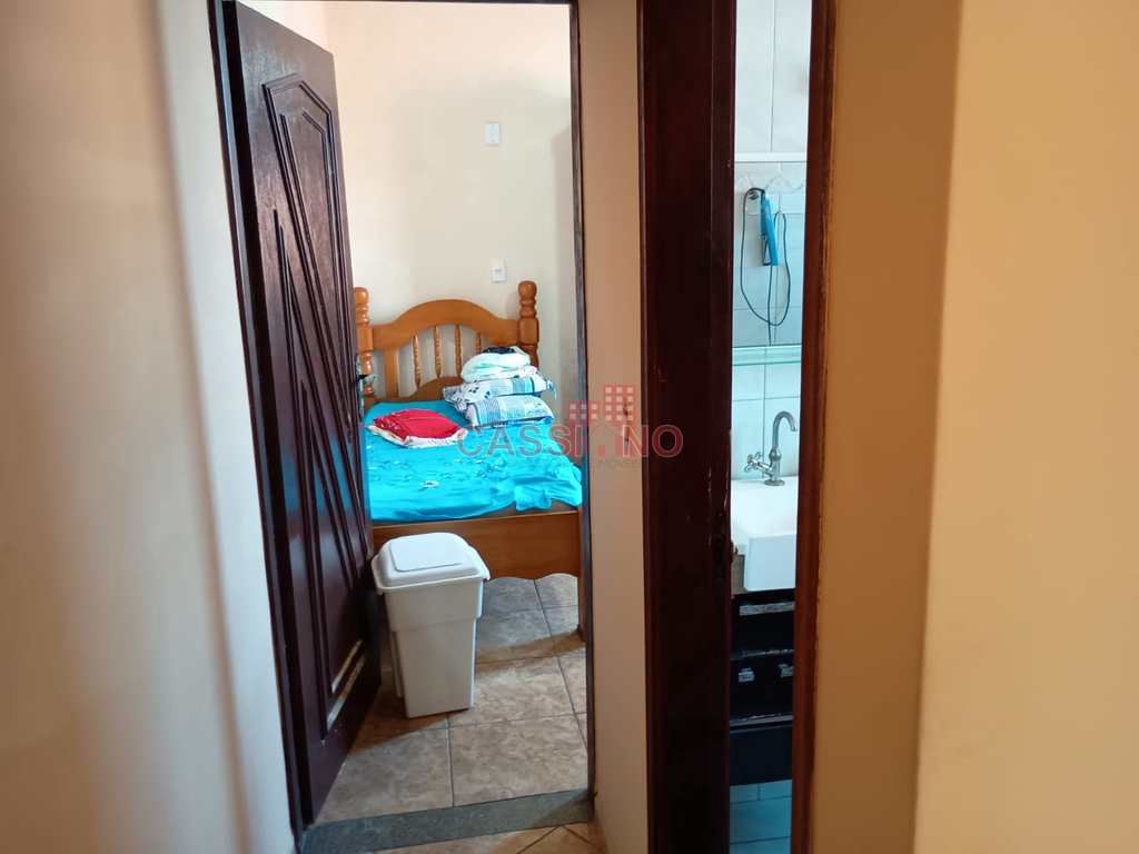 Sobrado em Cubatão, no bairro Vila Nova