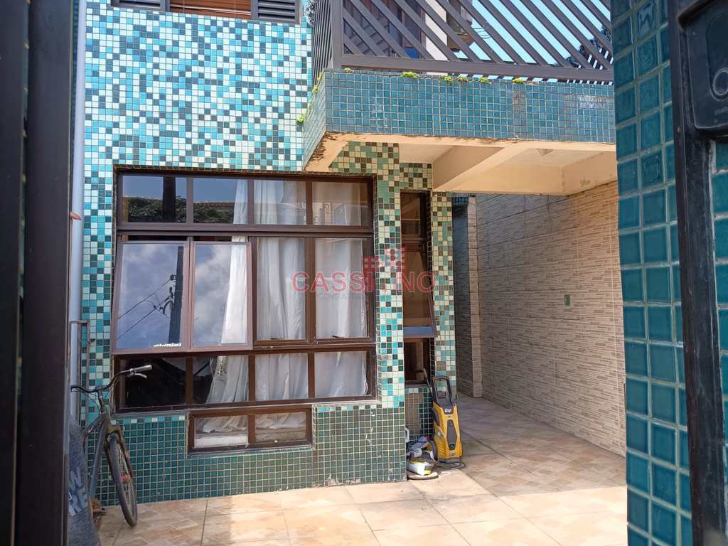 Sobrado em Cubatão, no bairro Vila Nova