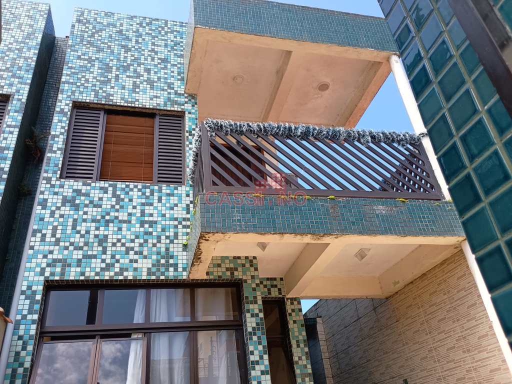 Sobrado em Cubatão, no bairro Vila Nova