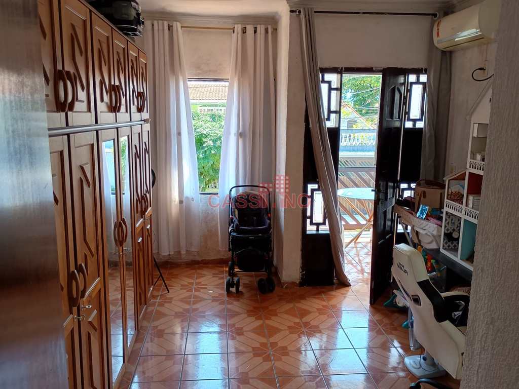 Sobrado em Cubatão, no bairro Vila Nova