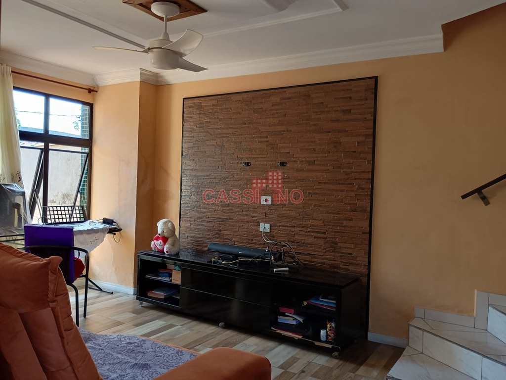 Sobrado em Cubatão, no bairro Vila Nova