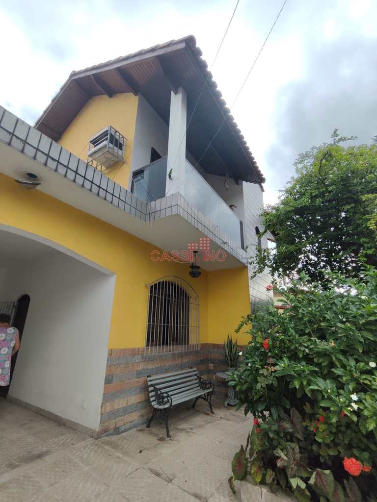 Sobrado em Cubatão, no bairro Vila Ponte Nova