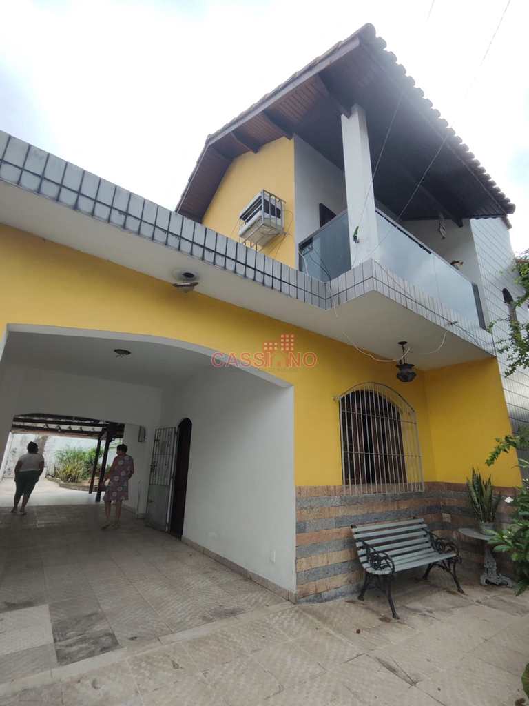 Sobrado em Cubatão, no bairro Vila Ponte Nova