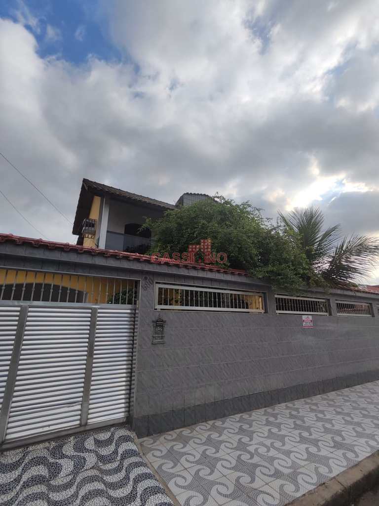 Sobrado em Cubatão, no bairro Vila Ponte Nova