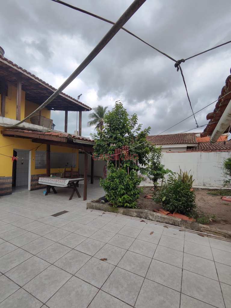 Sobrado em Cubatão, no bairro Vila Ponte Nova