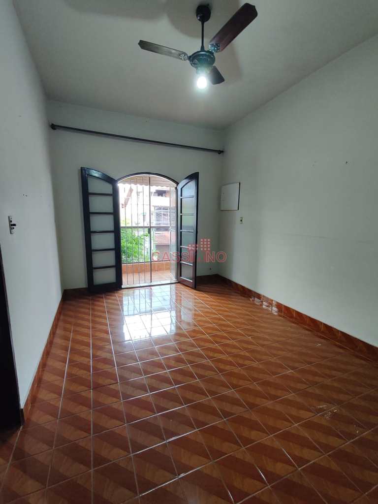 Sobrado em Cubatão, no bairro Vila Ponte Nova