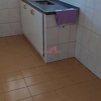 Apartamento em Cubatão, bairro Centro