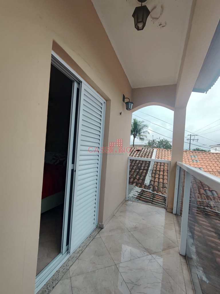 Sobrado em Cubatão, no bairro Vila Ponte Nova