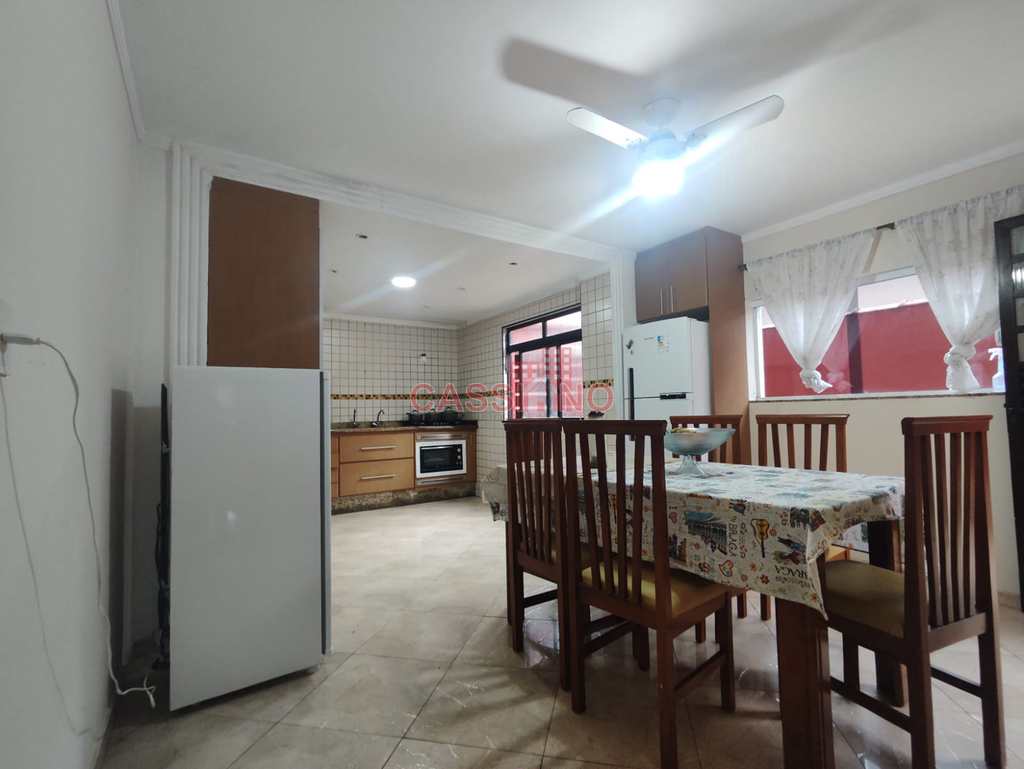 Sobrado em Cubatão, no bairro Vila Ponte Nova