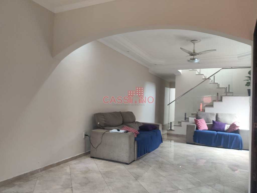 Sobrado em Cubatão, no bairro Vila Ponte Nova