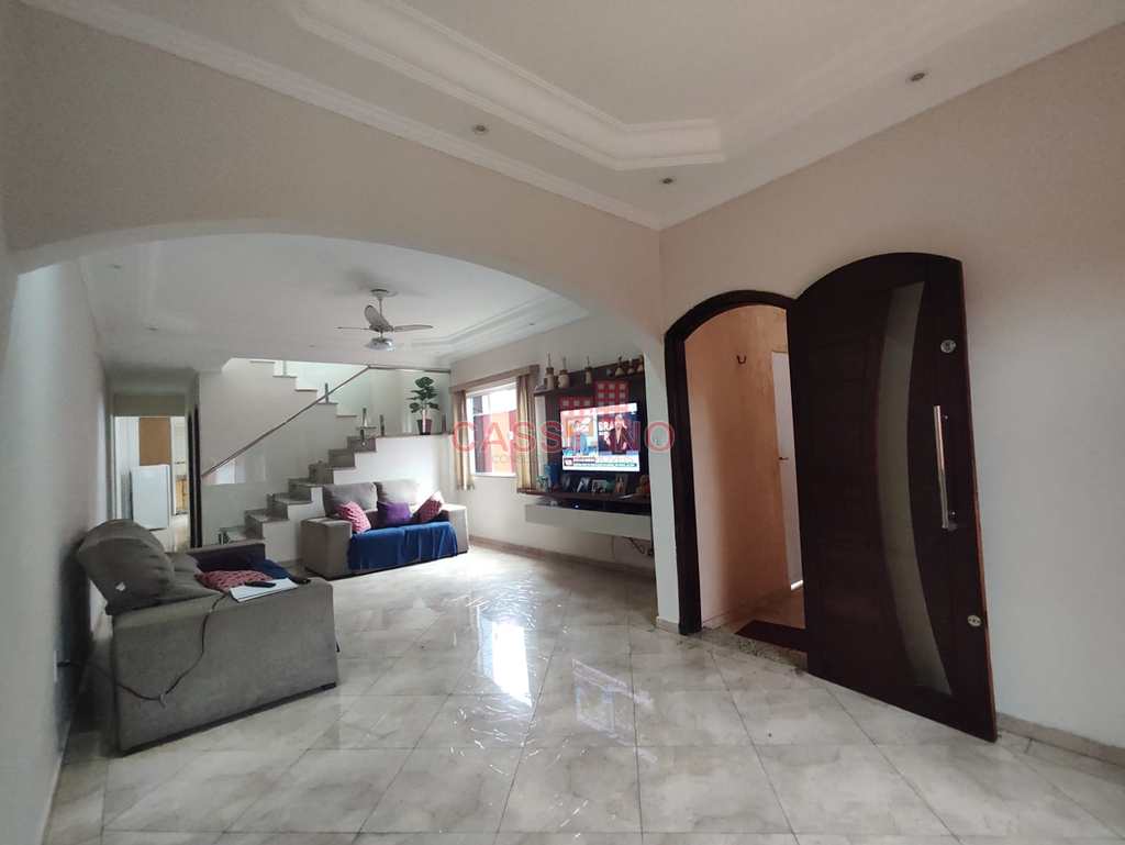 Sobrado em Cubatão, no bairro Vila Ponte Nova