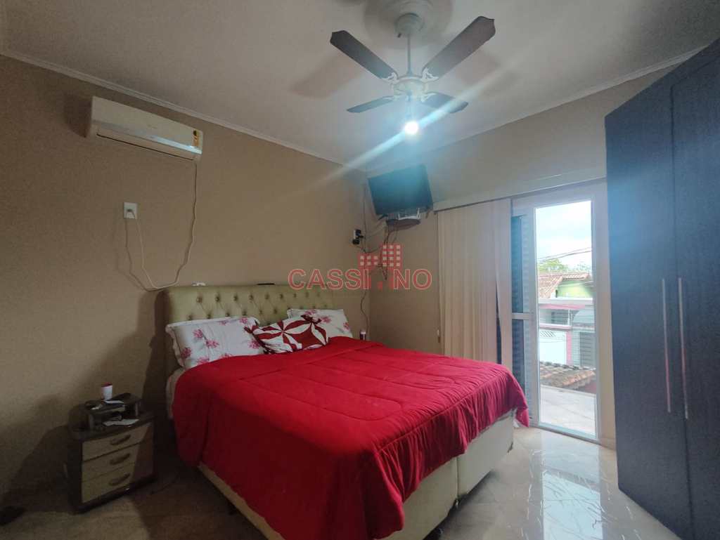 Sobrado em Cubatão, no bairro Vila Ponte Nova