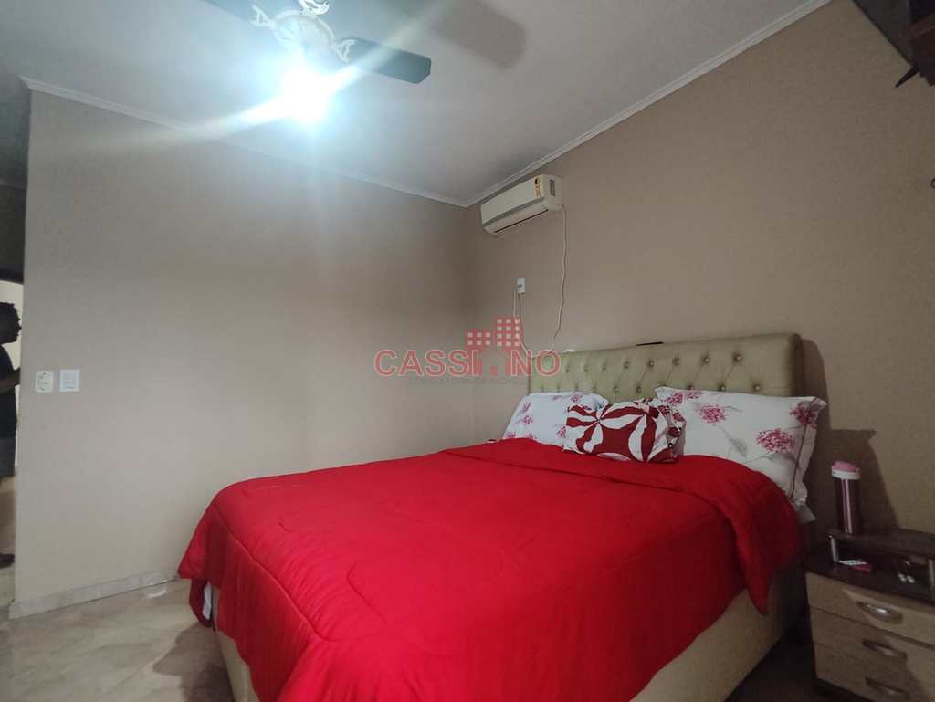 Sobrado em Cubatão, no bairro Vila Ponte Nova