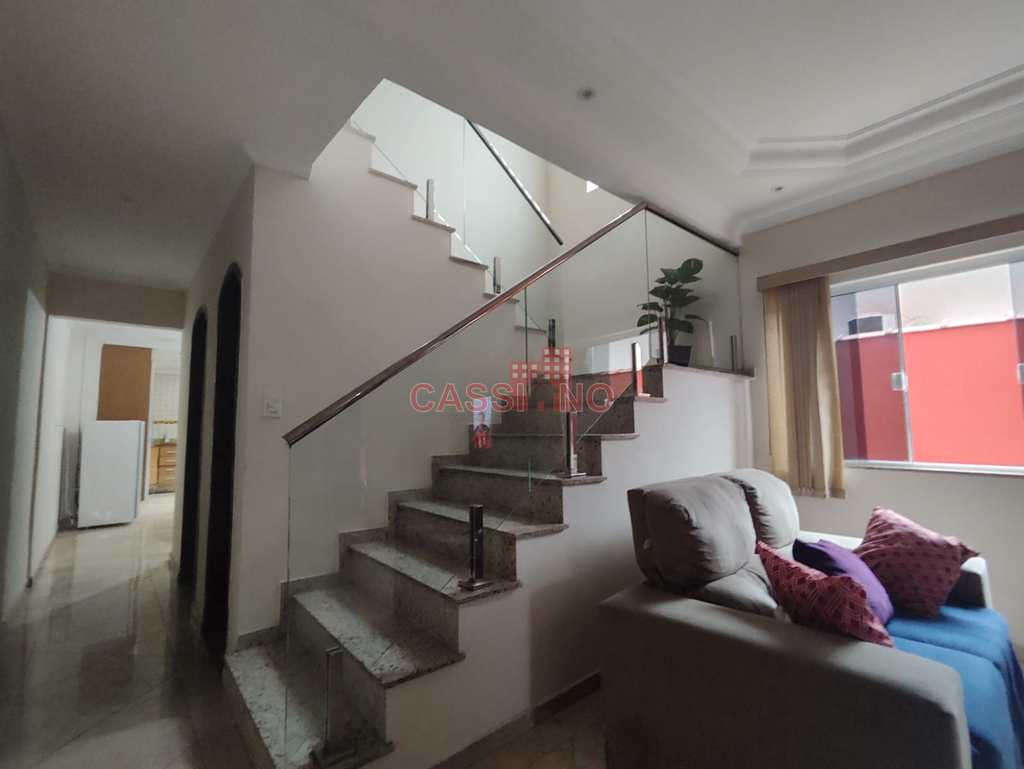 Sobrado em Cubatão, no bairro Vila Ponte Nova