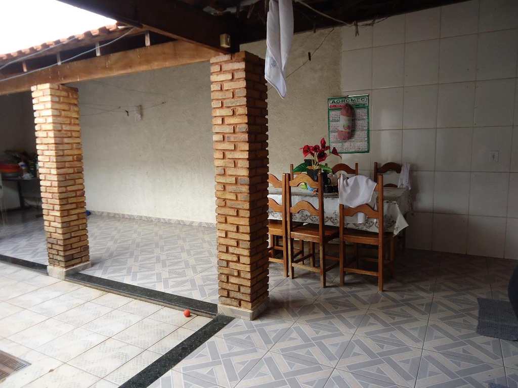 Casa em Jales, no bairro Conjunto Habitacional José Antonio Caparroz Bogaz II