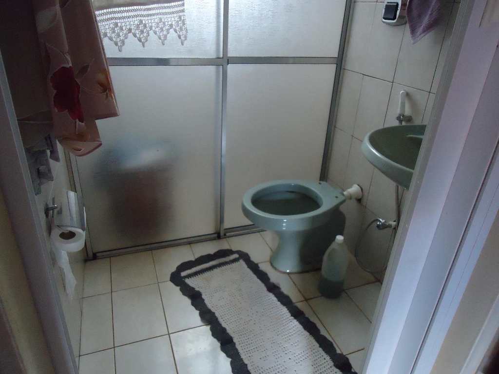 Casa em Jales, no bairro Conjunto Habitacional José Antonio Caparroz Bogaz II
