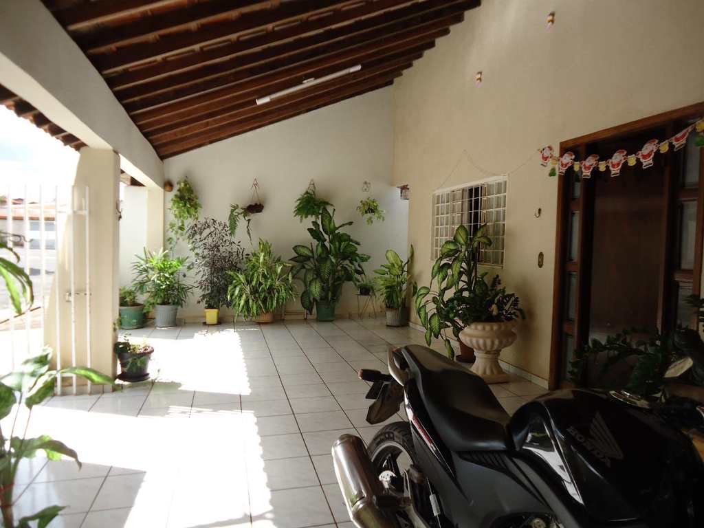 Casa em Jales, no bairro Conjunto Habitacional José Antonio Caparroz Bogaz II