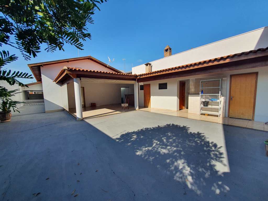 Casa em Jales, no bairro Jardim Monterey