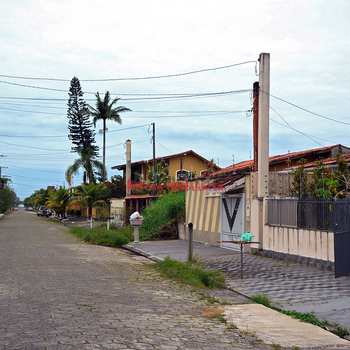 Casa em Peruíbe, bairro Balneário Oásis