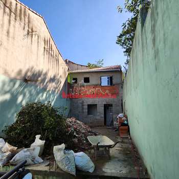 Casa em Ferraz de Vasconcelos, bairro Tanquinho