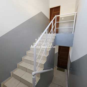 Apartamento em Ferraz de Vasconcelos, bairro Jardim Angelina