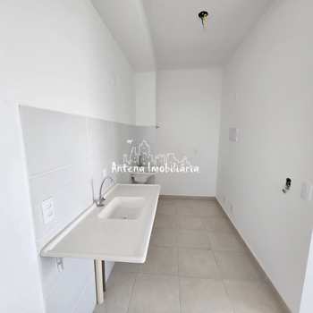 Apartamento em Ferraz de Vasconcelos, bairro Vila São Paulo