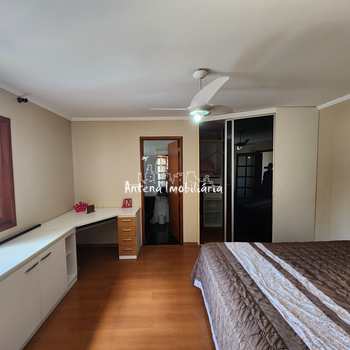 Sobrado em Ferraz de Vasconcelos, bairro Vila Romanópolis