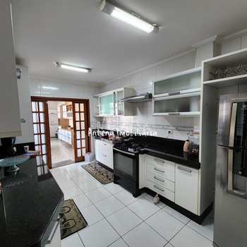 Sobrado em Ferraz de Vasconcelos, bairro Vila Romanópolis